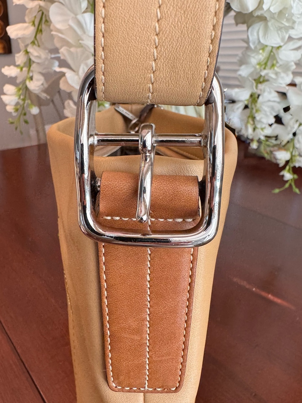 Coach Beige Leather Shoulder Bag with Coach Charm - Picture 5 of 10
